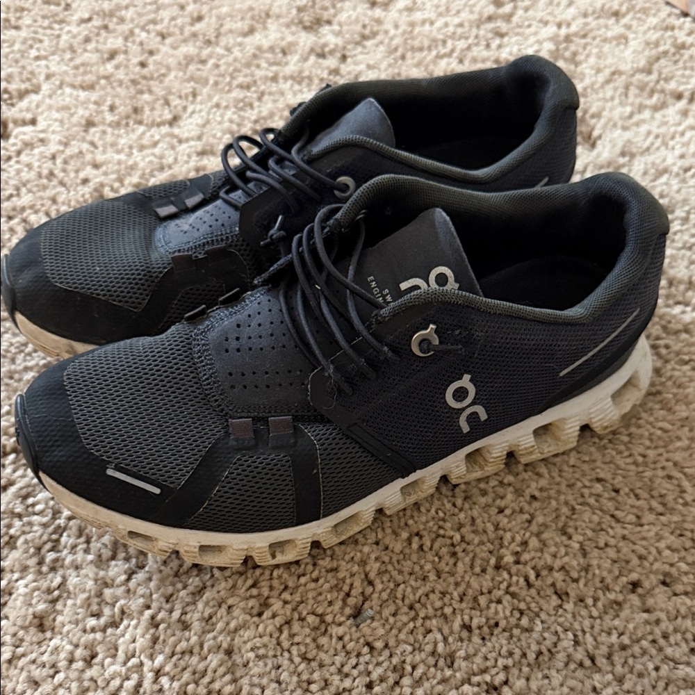 On Running Men's Black and White Athletic Shoes - Picture 1 of 1